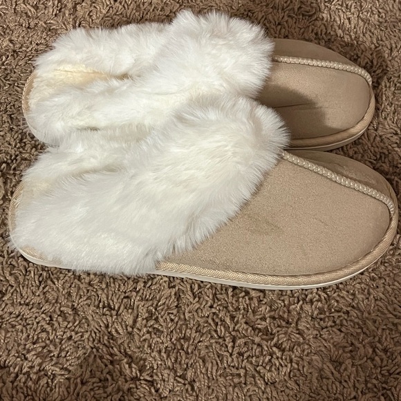 Women's Slippers with Faux Fur Lining - Picture 2 of 4